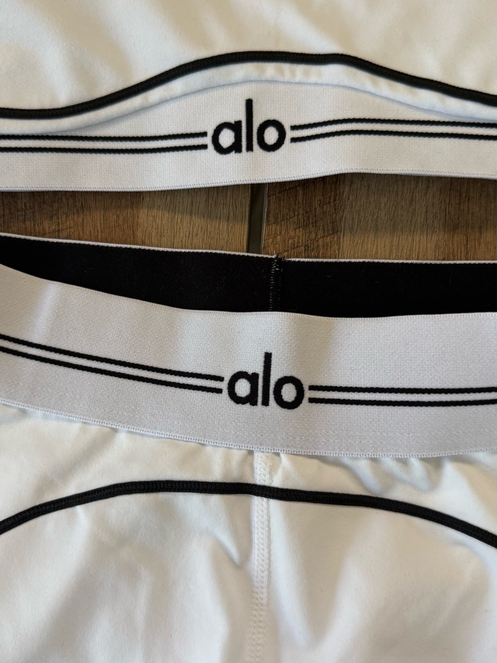 ALO Yoga White Active Set with Black Trim - Picture 2 of 6